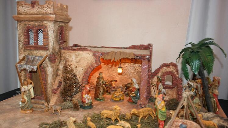 Jede Menge hochwertige Einzelst&uuml;cke gab es bei der Krippenausstellung in Schm&ouml;lz zu bewundern - hier eine Turmkrippe. Foto: Maria L&ouml;ffler