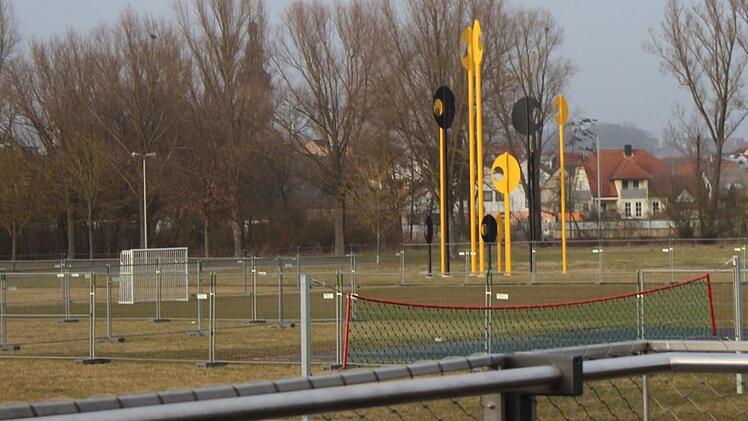 Ein B&auml;nkchen zum Entspannen und Zuschauen bei den Spielen.