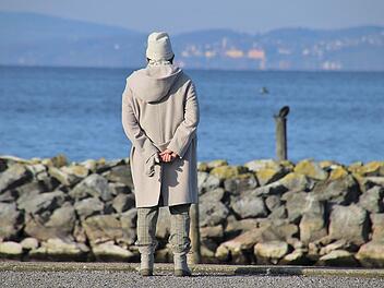 Tr&uuml;be Aussichten f&uuml;r Menschen im B&uuml;rgergeldbezug, wenn 2027 die Zwangsverrentung wiederkommen sollte.