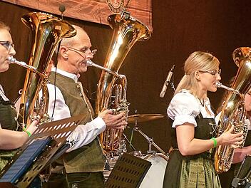 Die Musikkapelle Poppenhausen begeisterte das Oerlenbacher Publikum.