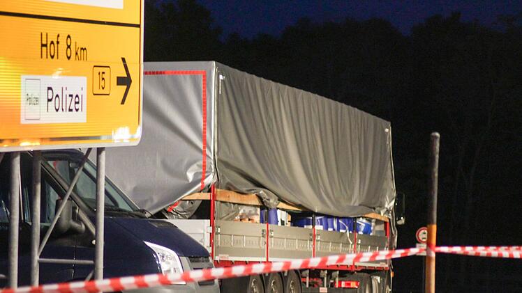 LKW Unfall mit Gefahrgutaustritt auf der A9 bei Hof-West
