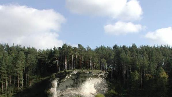 Der Schwalbenstein - ein markantes Felsdach bei Schirradorf.Foto: BR-Archiv