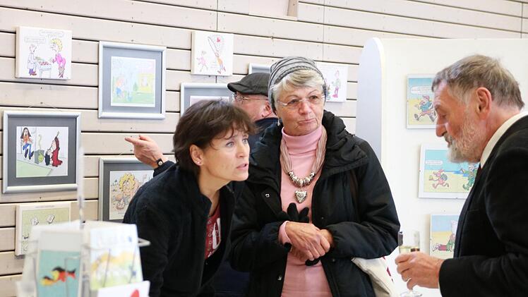 Die Karikaturen von Christine Faust (links) und Alois Kuhn (rechts) sind über Oberland hinaus bekannt. Foto: Klaus Klaschka