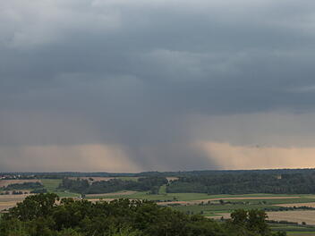 Weiterhin starke Gewitter über Franken: Neue Regionen von DWD-Warnungen betroffen