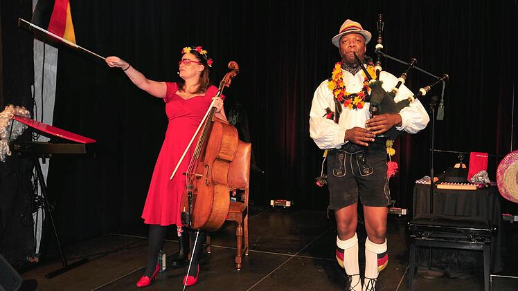 Die ganz spezielle Hymne des Duos Carrington-Brown für den Fußballweltmeister Deutschland spielte Colin Brown mit dem Dudelsack.