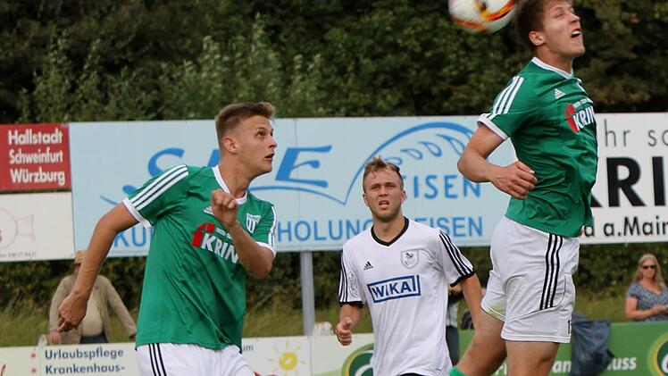 Innenverteidiger Manuel Müller (rechts, links Dominic Leim) steht dem FC Sand nach längerer Verletzungspause in Würzburg wieder zur Verfügung.