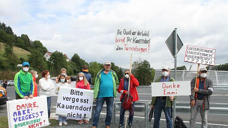 Rund zwanzig Kauerndorfer empfingen Andreas Scheuer und wollten noch einmal auf das nächste Mammut-Projekt aufmerksam machen: den 730 Meter langen Tunnel Richtung Kulmbach.