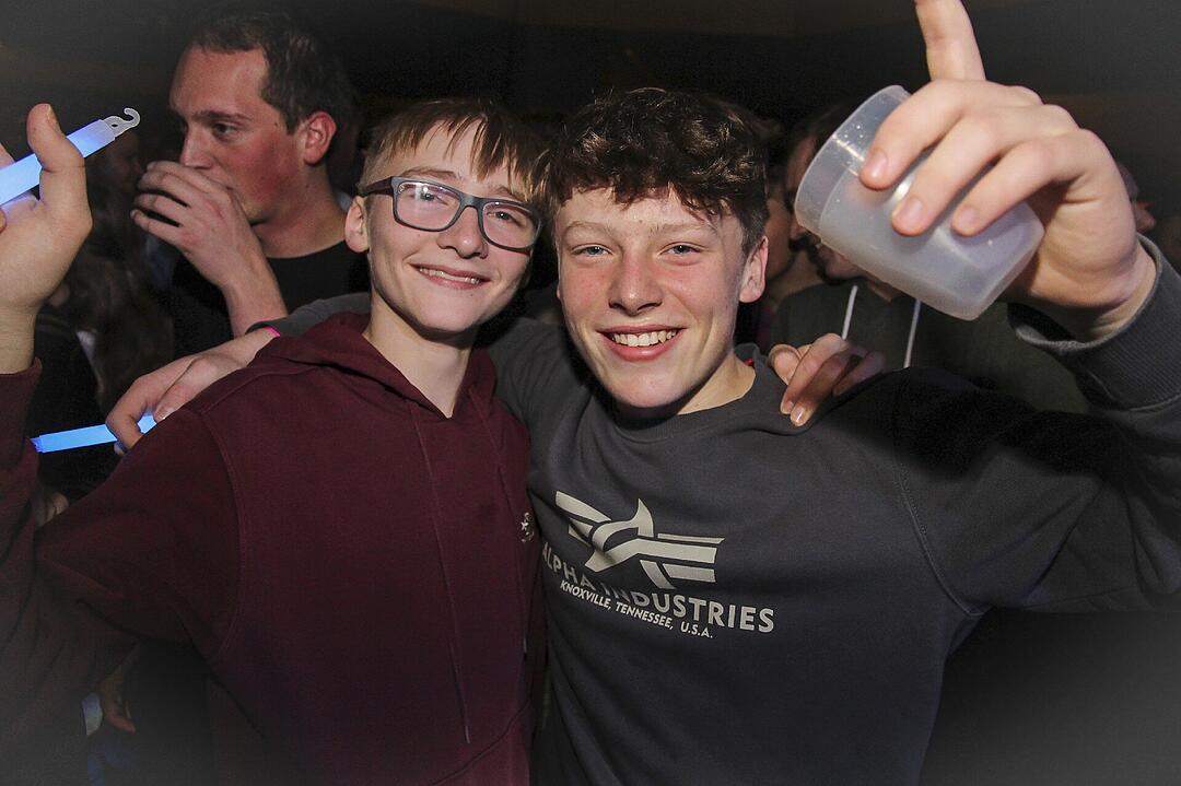 Die Partyband "Power" heizte ordentlich ein.