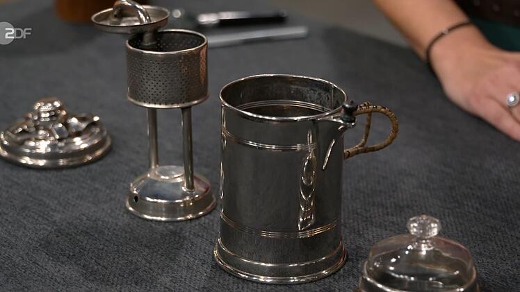 Der sogenannte Perkulator der Firma Bing aus N&uuml;rnberg erm&ouml;glichte es, Kaffee unterwegs frisch zuzubereiten.