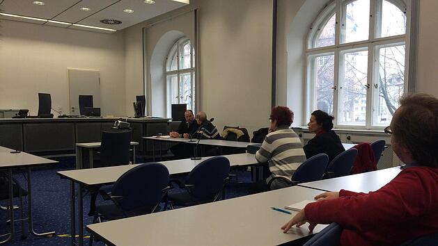 Bild aus dem großen Sitzungssaal vor der Urteilsverkündung  Foto: Gertrud Glössner-Möschk