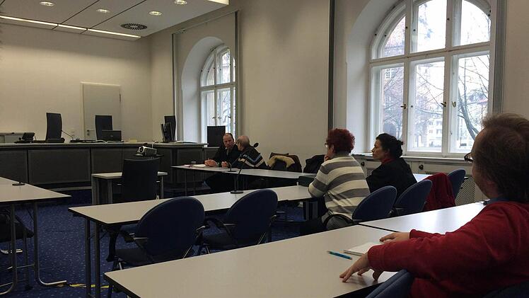 Bild aus dem großen Sitzungssaal vor der Urteilsverkündung  Foto: Gertrud Glössner-Möschk