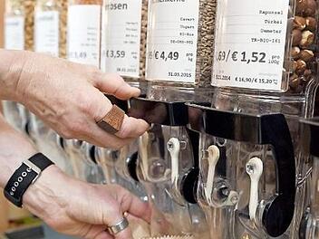 "Offene Produkte statt verpackter Produkte" - eines der Ziele der Umweltkampagne des Abfallwirtschaftsbetriebes Symbolfoto: Tim Brakemeier/dpa