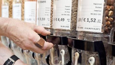 "Offene Produkte statt verpackter Produkte" - eines der Ziele der Umweltkampagne des Abfallwirtschaftsbetriebes Symbolfoto: Tim Brakemeier/dpa