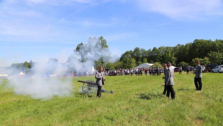 Die Kanone wird mit vier Schuss eingeschossen. Foto: Franz Galster