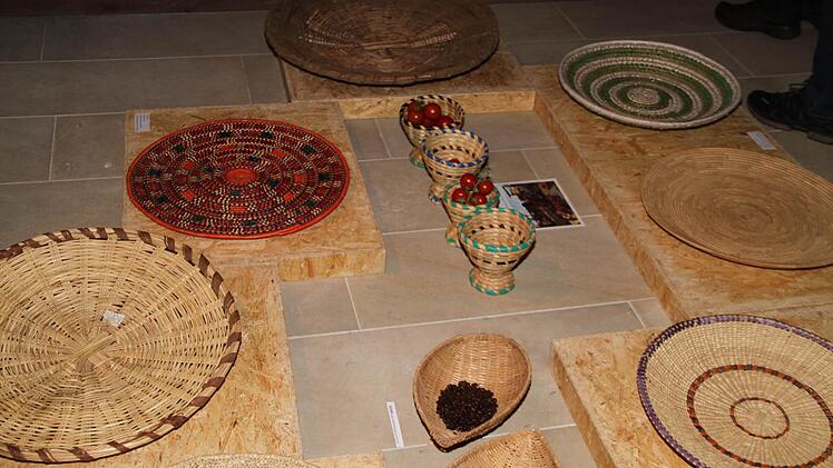 Flechtkunst aus Uganda.  Foto: Gerda Völk