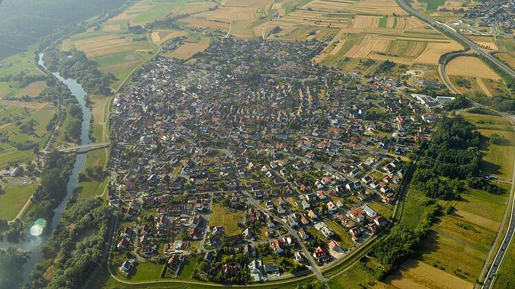 Kemmern hat gegenüber anderen Gemeinden auch durch sein dicht besiedeltes Gebiet Vorteile beim Breitbandausbau.  Foto: Ronald Rinklef/Archiv