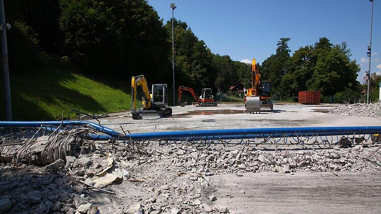 Die Eisbahn wird saniert. Foto: Jürgen Gärtner
