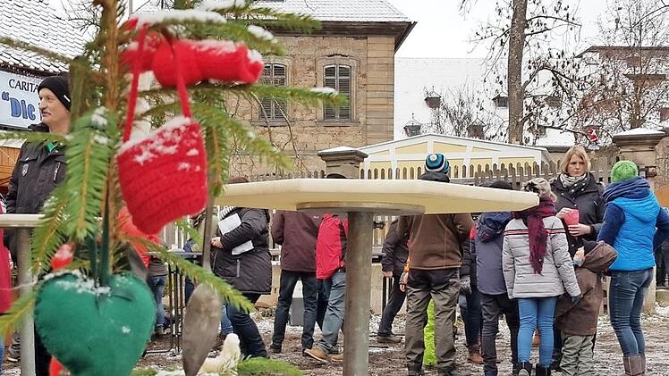 Die Barockanlage von Schloss Burgpreppach bietet den dekorativen Hintergrund f&uuml;r das Budendorf.