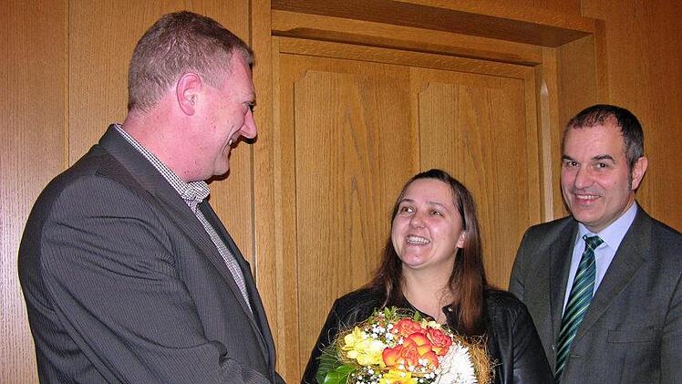 Über die "im fliegenden Wechsel" erfolgte Neubesetzung der VHS Außenstelle Sonnefeld freuen sich (von links) Bürgermeister Michael Keilich, die verantwortliche Ansprechpartnerin Ramona Grau und VHS-Chef Rainer Meyer. Foto: Klaus Oelzner