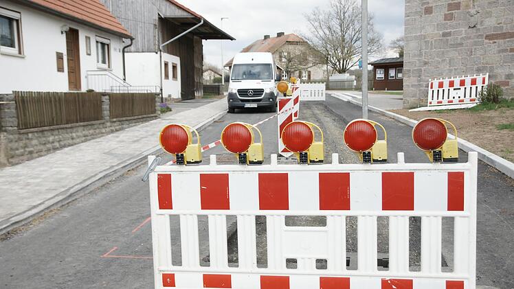 Die Baustelle in Schönderling - eine von vielen im Landkreis - soll dieses Jahr endlich abgeschlossen werden.