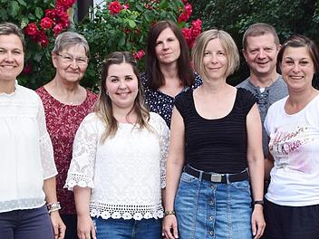 Der neugewählte Vorstand von links: Vorstandsmitglied Elke Langold, Zweite Vorsitzende Katrin Schreppel, Vorstandsmitglied Evi Müller,Schriftführerin Lisa Tempel, Kassenprüferin Marion Schütz, Vorsitzende Cornelia Bienlein, Kassenprüfer Harald Reh...