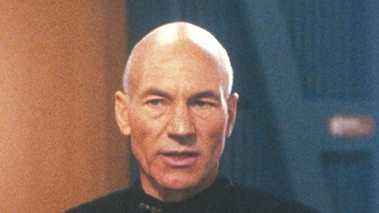 Er stand in Shakespeare-St&uuml;cken auf der B&uuml;hne, doch Weltruhm erlangte Patrick Stewart als besonnener Captain Jean-Luc Picard in "Star Trek: The Next Generation". In Anspielung auf seine Theater-Erfahrung durfte er in dieser Rolle auch des &Ouml;fteren Shakespeare zitieren.