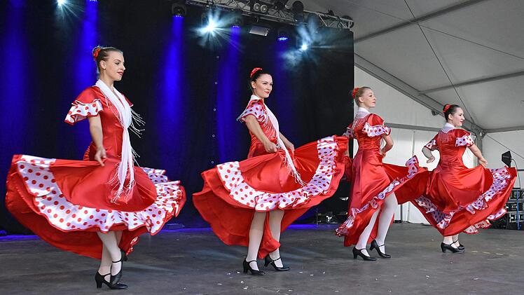 Die Ballettschule "On Point" will die Besucher des Haßfurter Straßenfestes am kommenden Freitag und Samstag bezaubern.
