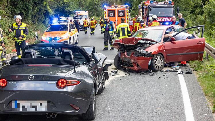 Ebermannstadt: schwerer Unfall auf Staatsstra&szlig;e 2260