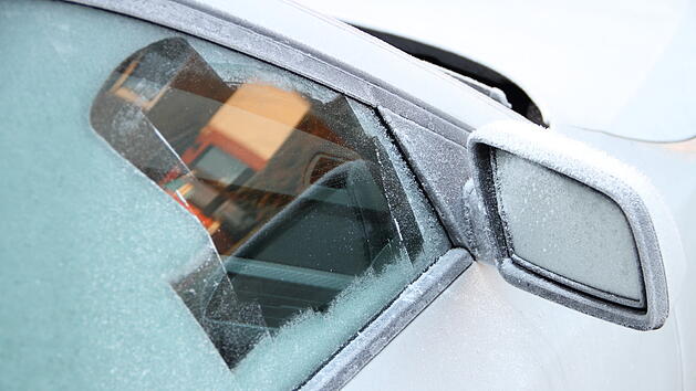 Scheiben enteisen, Scheiben eingefroren, Winter, Frost, Autoscheiben, Auto