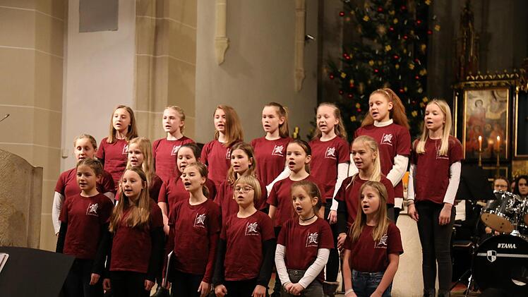 Die Chorklasse wusste  mit schönen Stimmen  zu begeistern.FWG