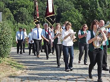 Die Kirchenparade der Reifenberger Musikanten anlässlich des Dorffestes Foto: Heidi Amon