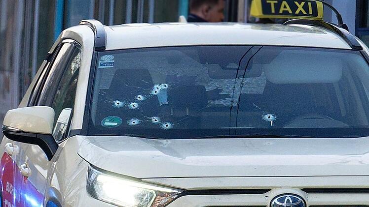 Sch&uuml;sse auf Taxi-Fahrgast