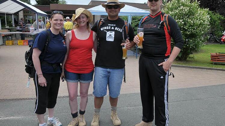 Die US-Amerikaner Holly, Kristie, John und Andrew (v. l.) nahmen spontan teil.
