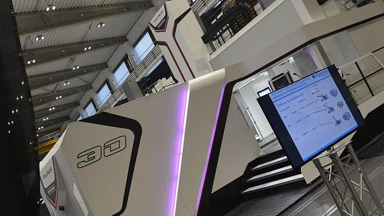 Die erste ihrer Art: Die Portalfräsmaschine "Taurus" wird in Serienfertigung hergestellt. Zwölf bis 20 Maschinen kann Waldrich Coburg im Jahr produzieren. Foto: Waldrich Coburg