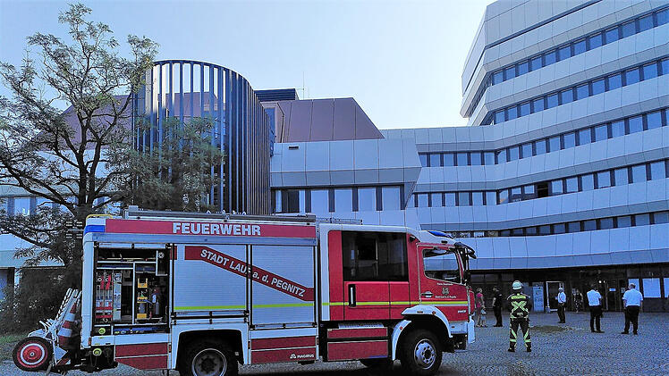 Lauf a. d. Pegnitz: Alarm im Landratsamt - Feuerwehr r&uuml;ckt "unglaublich schnell" an