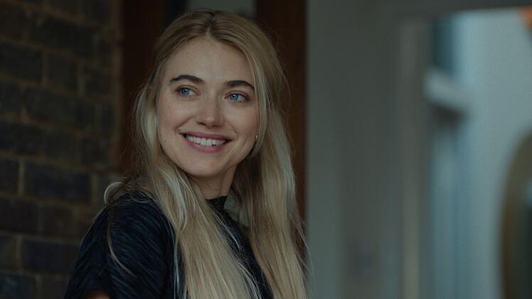 Laura (Imogen Poots) sucht im Leben nach Sicherheit und Liebe. Beides kann ihr ein Mann allein nicht geben.