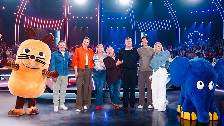 "Die gro&szlig;e Maus-Show" wird 20 Jahre alt. Zur gro&szlig;en Jubil&auml;umsshow begr&uuml;&szlig;t Moderatorin Esther Sedlaczek (Zweite von links) nicht nur die Maus und den Elefanten, sondern auch prominente Rate-G&auml;ste (von links: Klaas Heufer-Umlauf, Annette Frier, Axel Prahl, Till Reiners, Wincent Weiss und Beatrice Egli).