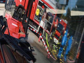 Es ist eine Feuerwehr wie viele andere Wehren auch - und dennoch ein bisschen anders. Fotos: Michael Busch