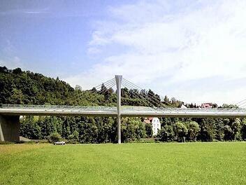 Die Umgehung Untersteinach mit der Talbrücke: Für den Bund Naturschutz eine landschafts- und naturzerstörende Planung. Fotomontage: Bauamt