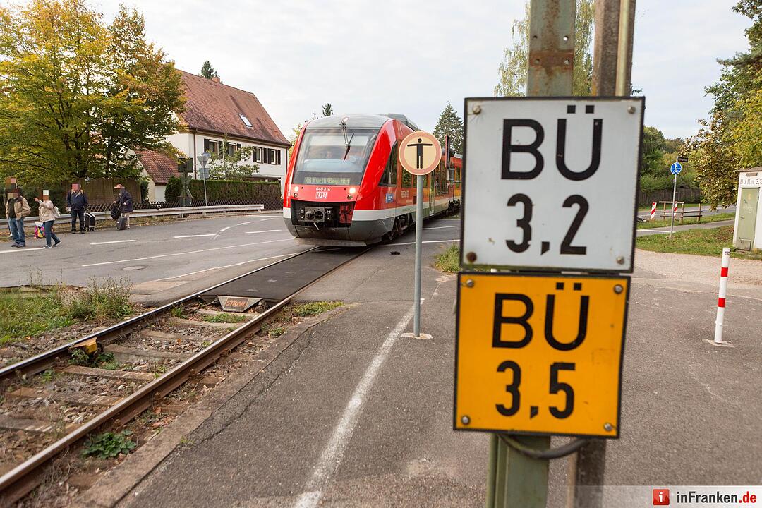 Pkw kollidiert mit Regionalbahn
