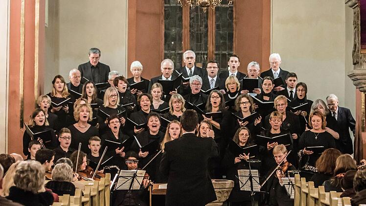 Impressionen vom Adventskonzert in Neustadt mit der Kantorei St. Georg.Foto: Jochen Berger