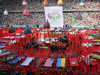 2006 in Deutschland fand die Fußball-Weltmeisterschaft wie gewohnt mit 32 Mannschaften statt. Ab 2026 werden 48 Nationen an der Endrunde teilnehmen.  Foto: dpa