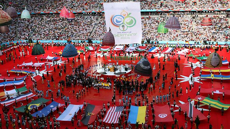 2006 in Deutschland fand die Fußball-Weltmeisterschaft wie gewohnt mit 32 Mannschaften statt. Ab 2026 werden 48 Nationen an der Endrunde teilnehmen.  Foto: dpa