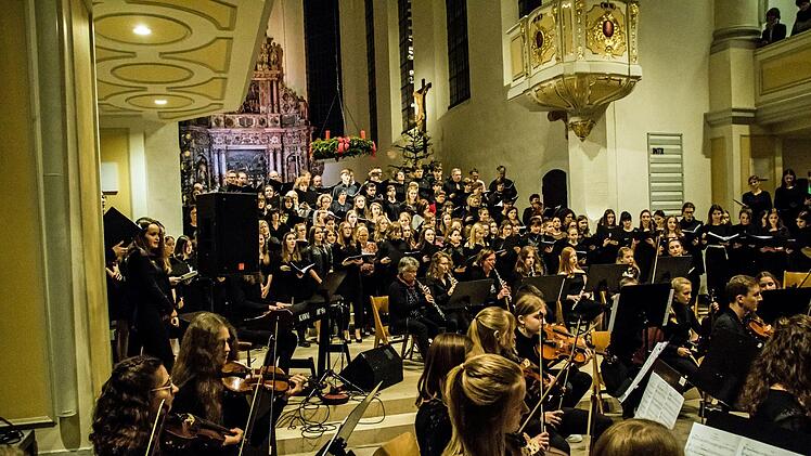 Impressionen vom weihnachtlichen Konzert des Gymnasiums Albertinum in der Coburger MorizkircheFoto: Jochen Berger