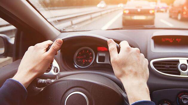 Autofahrer löst durch einen Bedienfehler in einem Mietwagen Vollsperrung auf der A7 im Kreis Schweinfurt aus