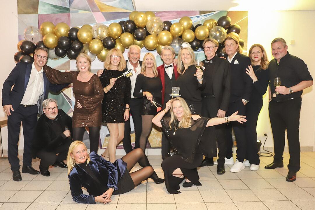 Es wurde in das Jahr 2025 gefeiert.