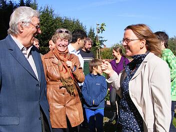 Viele Gemeindemitglieder wollten Birgit Gräter (r.) kennenlernen Fotos: Mona Lisa Eigenfeld