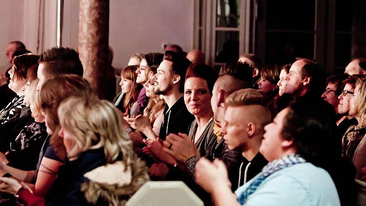 Gefeiertes Gastspiel: "The Best of Black Gospel" in der Heilig-Kreuz-Kirche Coburg.Foto: Jochen Berger
