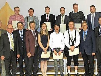 Die erfolgreichen Coburger Absolventen stehen jetzt den Betrieben der Region zur Verf&uuml;gung. Foto: Gabi Bertram