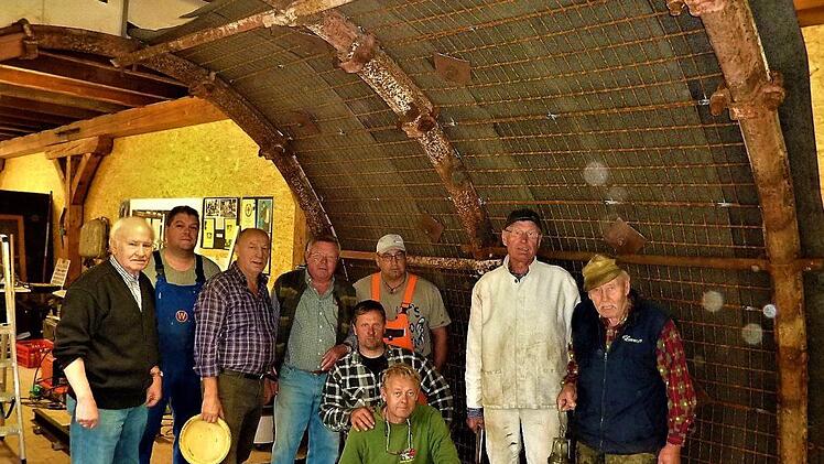 Bergleute aus Recklinghausen sowie Stockheimer Knappen beim Stollenausbau im bergmännischen MagazinGerd Fleischmann